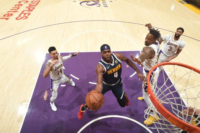 把对手逼入 把对手逼入